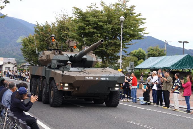 自衛隊車両パレード