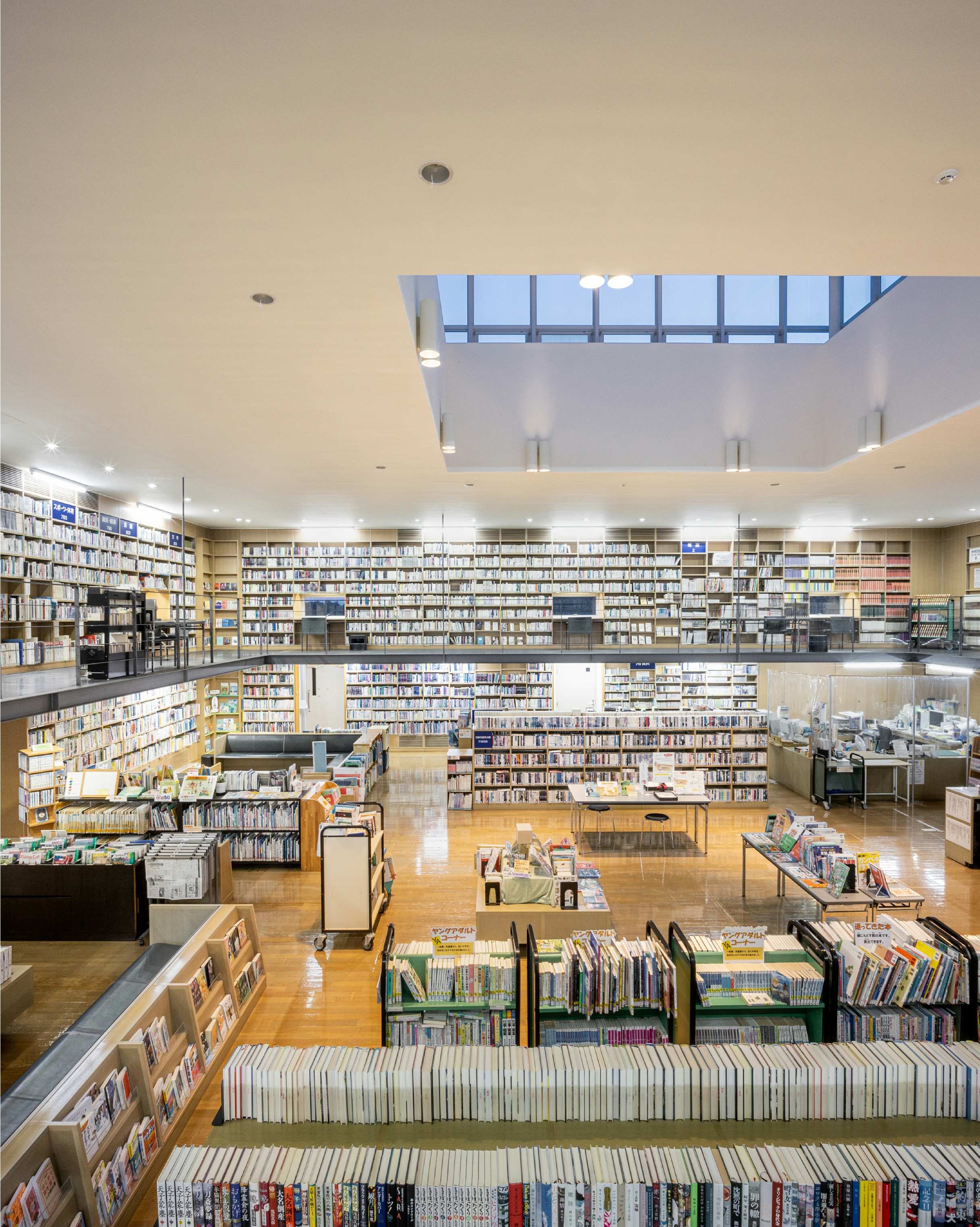 図書館内