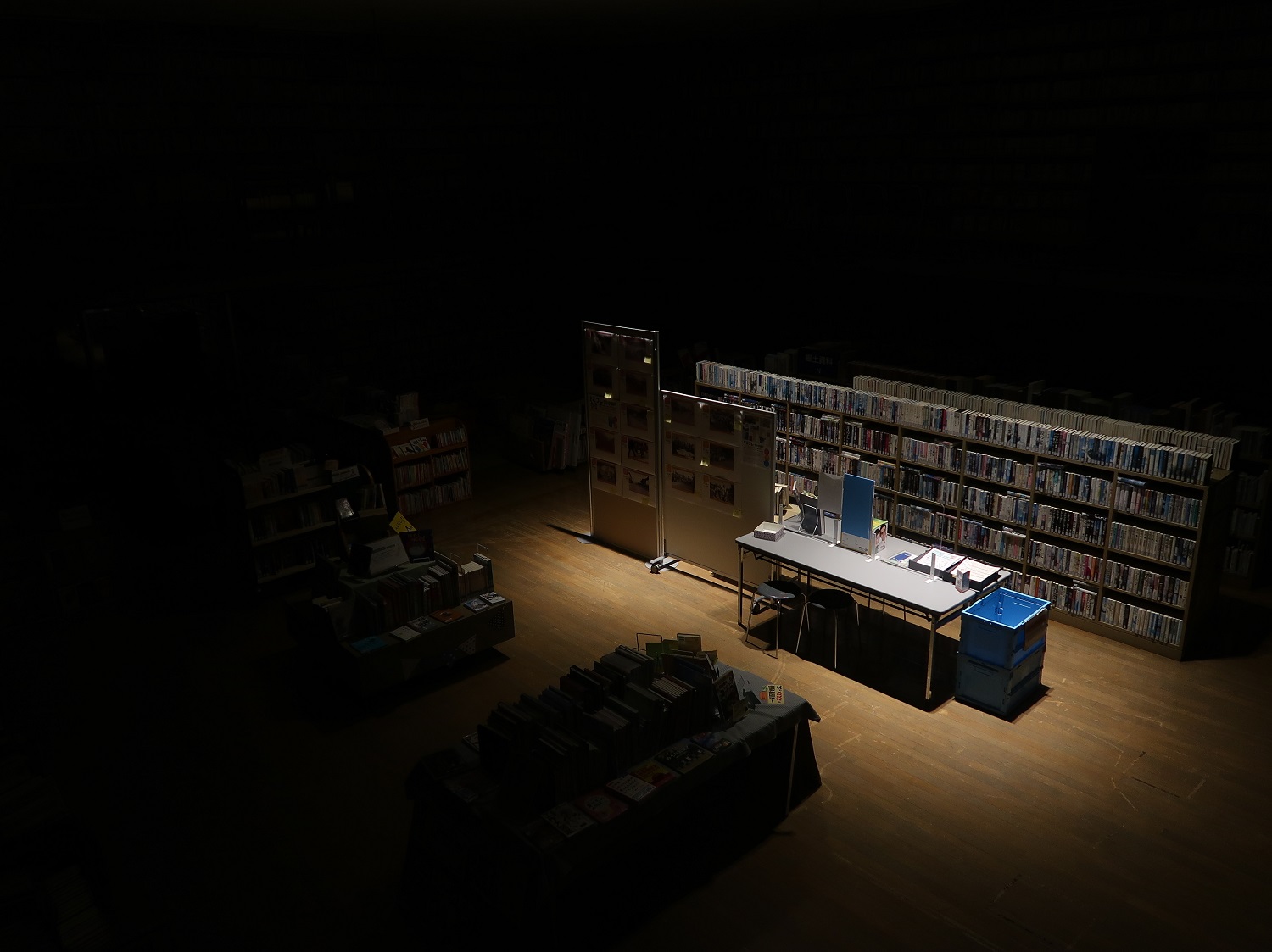 夜の図書館